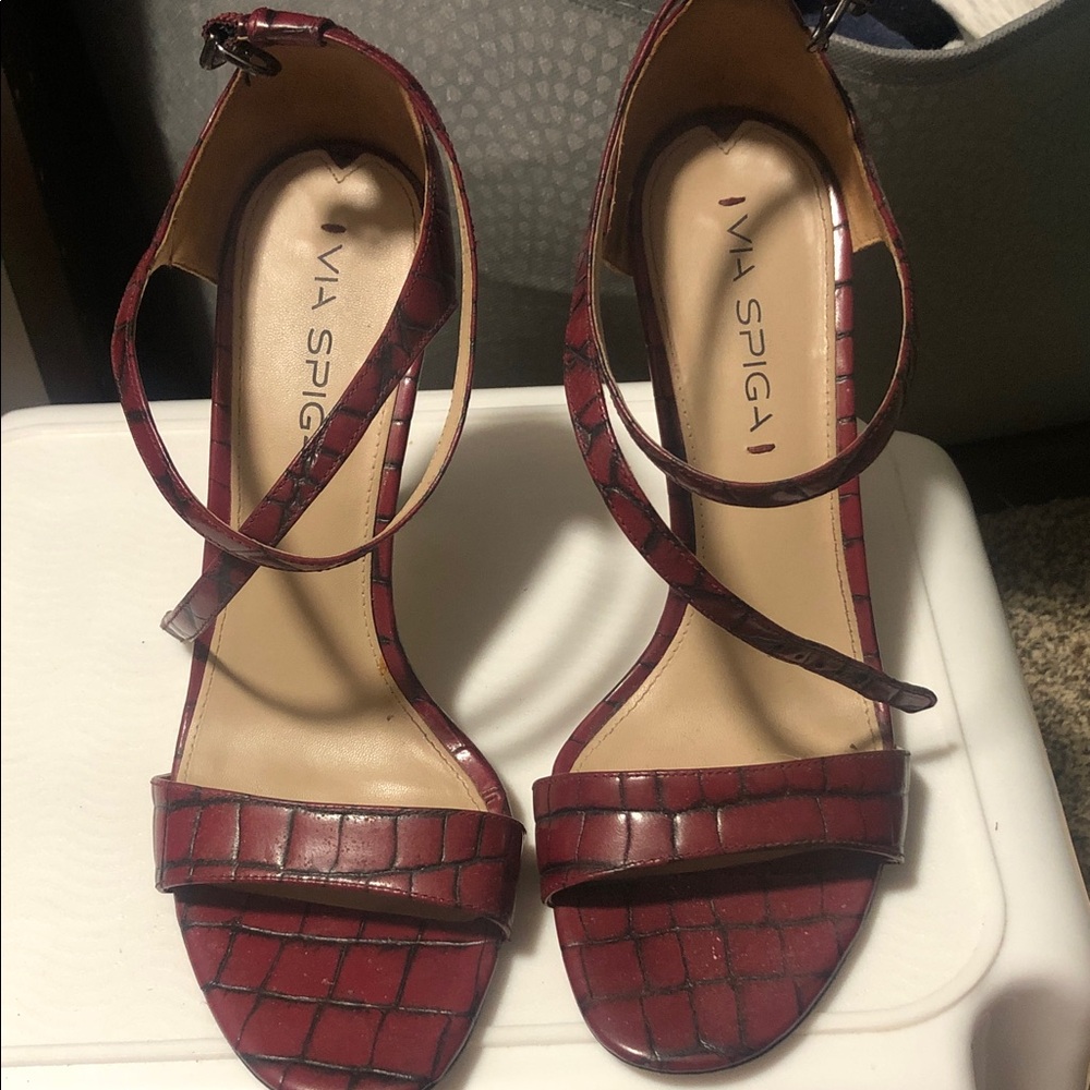 Via Spiga Burgundy Croc-Embossed Heels